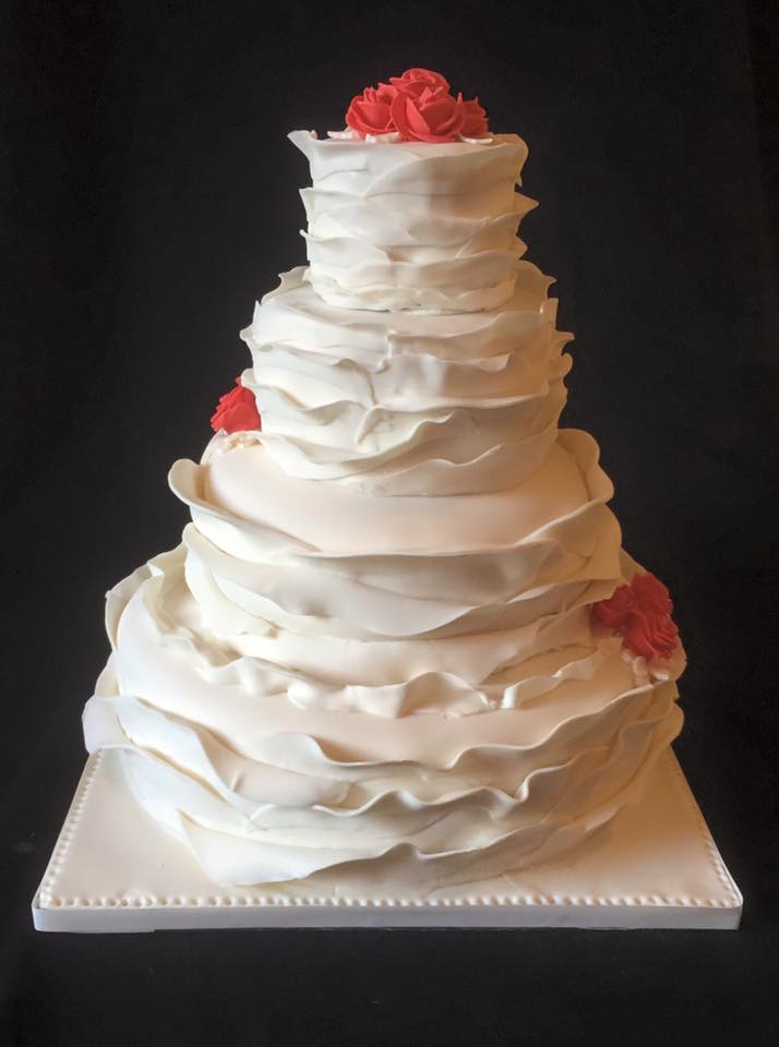 ruffles_and_roses_wedding_cake